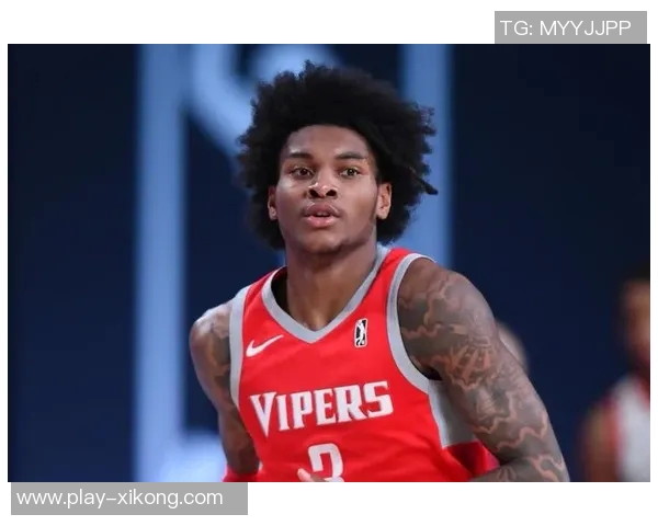 小凯文波特半场表现出色11投8中斩获17分精彩拉杆上篮引发全场欢呼